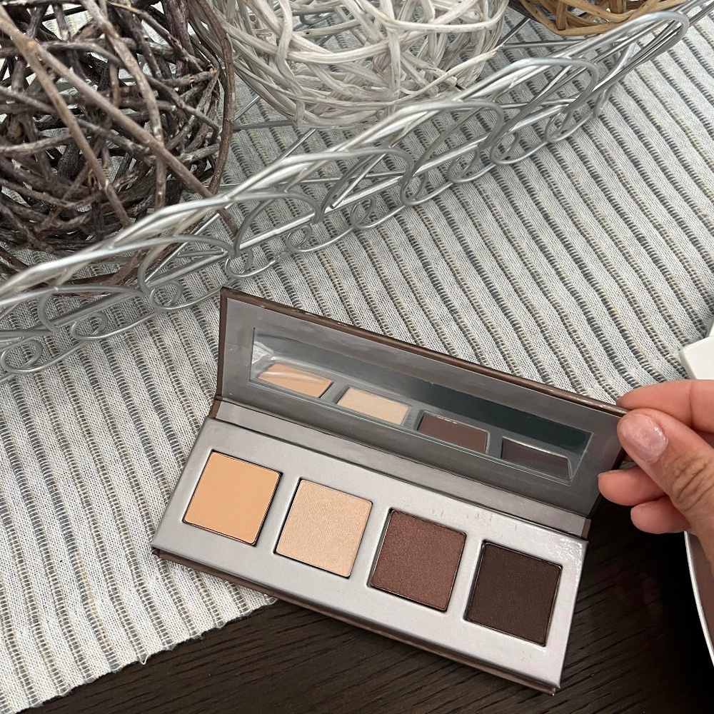 Mally Eyeshadow Palette Romantic Brown 3 Eye Shadow Shades & Base Primer (M)